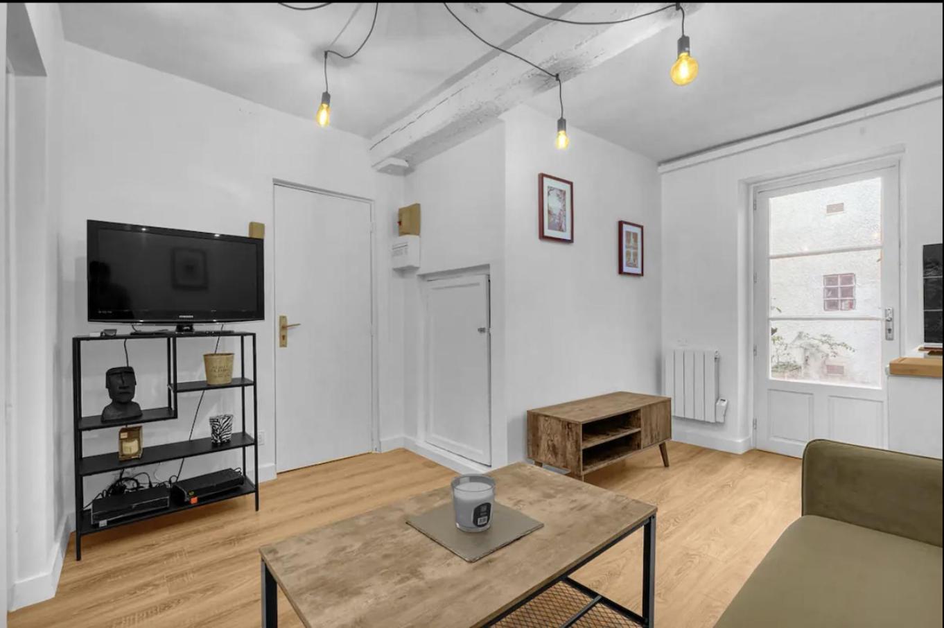 Grand Deux Pieces - Proche Metro - Terrasse Appartamento *