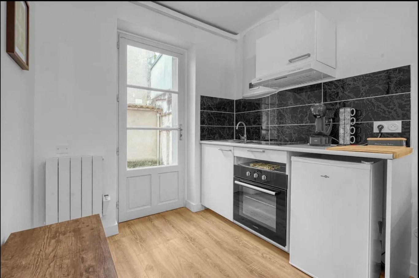 Grand Deux Pieces - Proche Metro - Terrasse Appartamento *